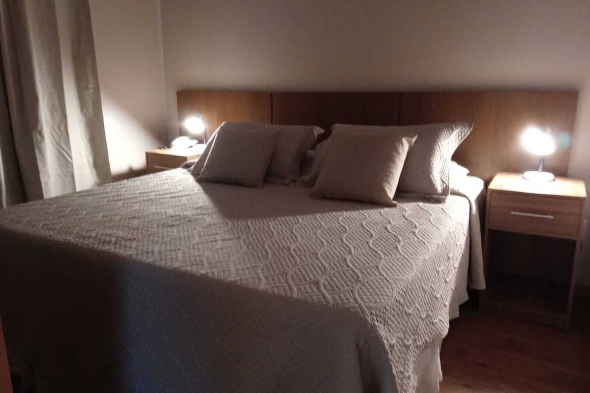 superior room (cama king) | 1 bedroom, minibar, in-room safe, desk