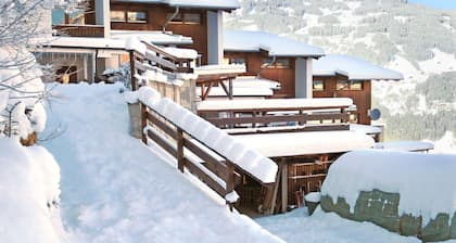 Schönes Ferienhaus für 12 Personen mit TV und Balkon