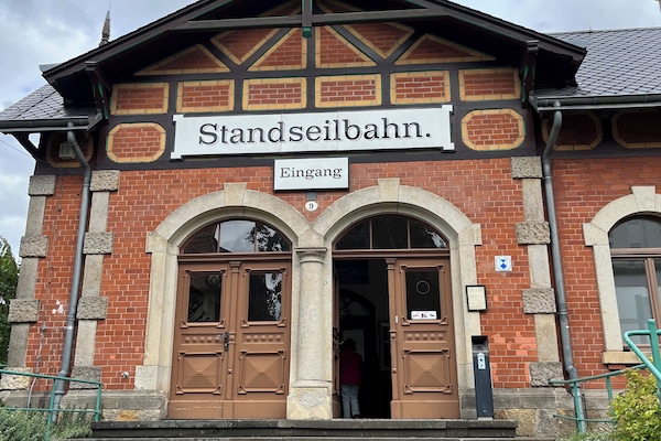 Weißer Hirsch
obere Haltestelle der Standseilbahn