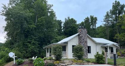 1920-luvun maalaistalo lähellä Dupontin valtion virkistysmetsää