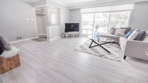Family Room | Living area - Lux Host Ltd. (Winnipeg)