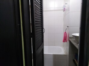 淋浴/盆浴组合、吹风机、坐浴桶、毛巾