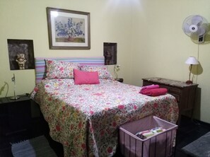 3 habitaciones, escritorio, tabla de planchar con plancha y wifi gratis 