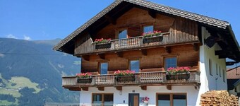 Stunning  villa for 7 people with WIFI, TV and balcony