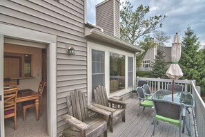 Outdoor dining - Joe's Mountain Retreat (Tannersville)