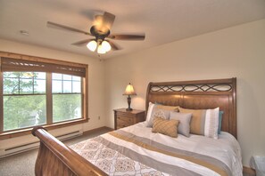 3 bedrooms, desk, iron/ironing board, free WiFi - Joe's Mountain Retreat (Tannersville)
