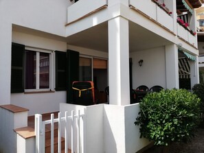 المنطقة المحيطة بالمنشأة