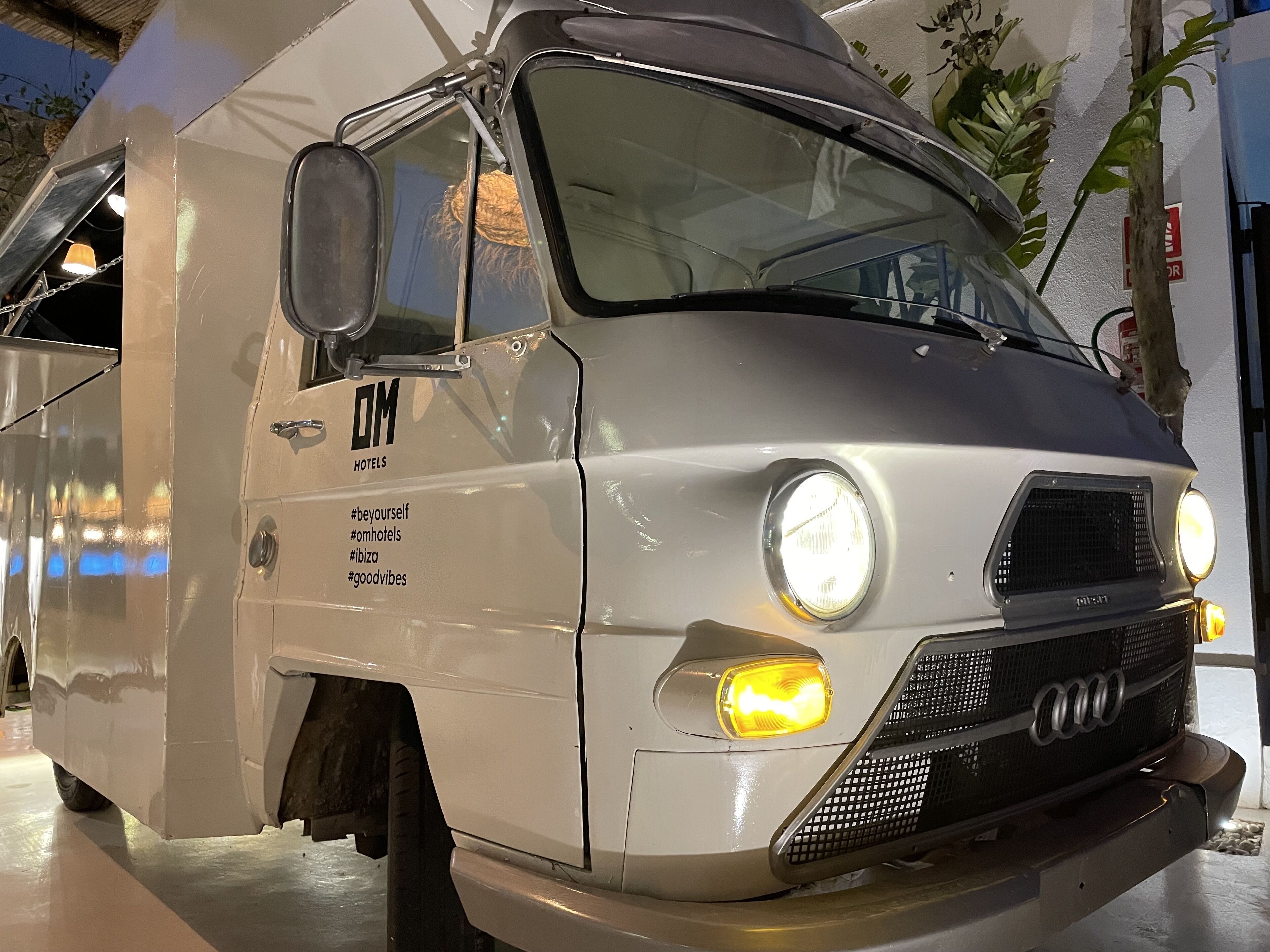 design room | living area | 35-inch flat-screen tv with cable channels, tv