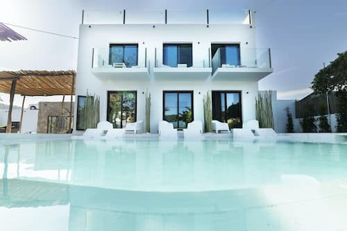 Outdoor pool, pool loungers