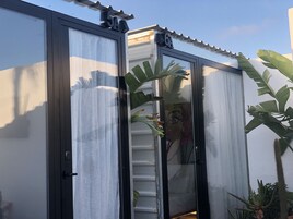 Habitación de diseño | Ropa de cama hipoalergénica, minibar, caja fuerte
