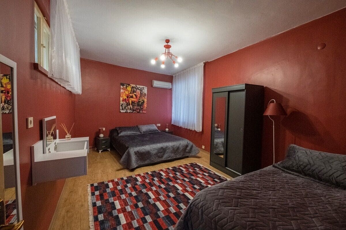 2 bedrooms, minibar, in-room safe, desk