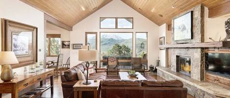 Fernseher, Kamin, Arbeitsbereiche