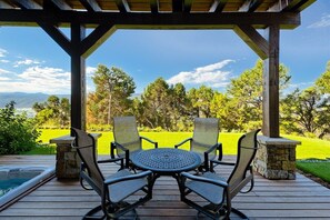 Outdoor dining - Sunrise Luxury | Hot Tub, Game Room & Valley Views (Carbondale)