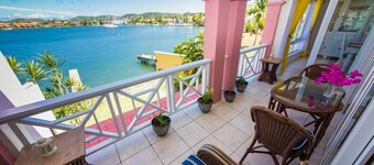 14 The Harbour. On the water, central. Pool & dock.
Free boat shuttle for Jazz.