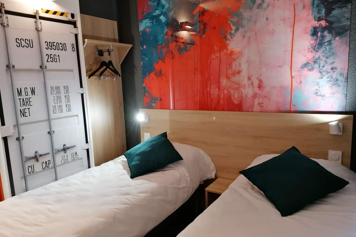 Habitación estándar, 2 camas individuales | Decoración personalizada, cortinas blackout y insonorización