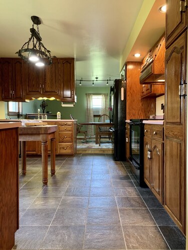 3 BR Home close to everything Summersville!