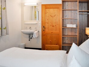 5 bedrooms, free WiFi