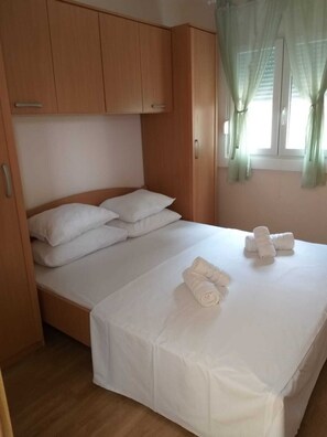 2 bedrooms, WiFi, bed sheets