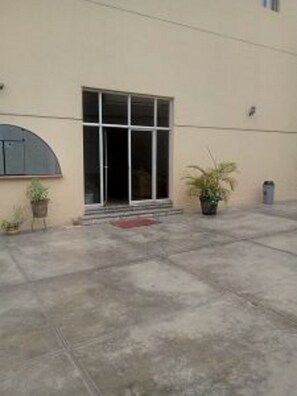 Parking - Hotel Regents (Trujillo)