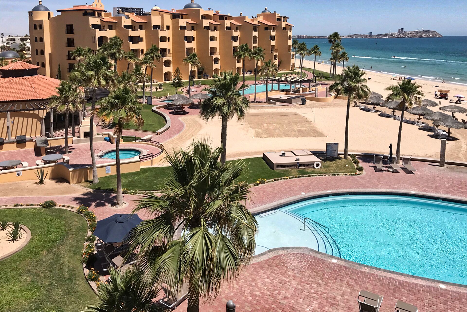 Lämmitetty uima-allas