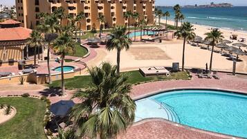 Lämmitetty uima-allas