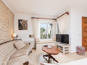 TV, lareira, DVD player