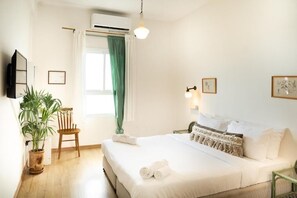 Free WiFi, bed sheets