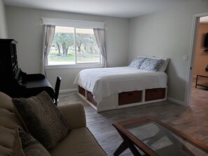 2 bedrooms, iron/ironing board, bed sheets