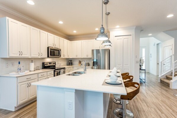 Stovetop, dishwasher, cookware/dishes/utensils - Vhc7804ha - Sonoma Resort - 5 Bed 5 Baths Villa (Kissimmee)