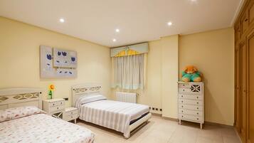 Comfort Twin kamer, gedeelde badkamer (2) | Luxe beddengoed, donzen dekbedden, bedden met traagschuimmatras