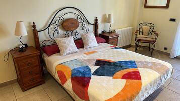 Comfort kamer, privébadkamer (1) | Luxe beddengoed, donzen dekbedden, bedden met traagschuimmatras