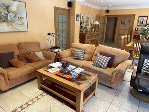 28-inch flat-screen TV with digital channels, TV, table tennis - Casa Peseta. Casa Rural (Vallada)