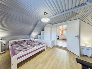 2 habitaciones, cuna de viaje, wifi gratis y ropa de cama 