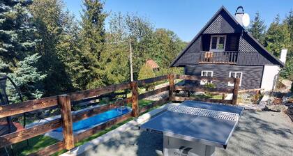 Casa de vacaciones privada con WIFI, piscina privada, TV, patio, mascotas permitida, aparcamiento