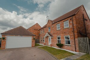 Family House, Ensuite | Exterior - Holiday Home Epworth (Doncaster)