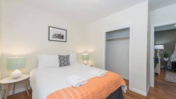 3 bedrooms, desk, iron/ironing board, WiFi (free)
