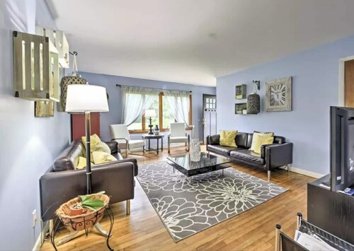 Less than a mile from the beach, huge family-friendly yard with decking and propane BBQ.