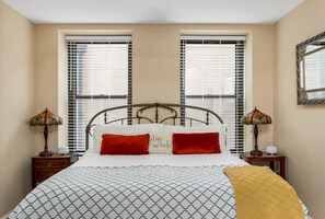 1 slaapkamer, pillowtop-bedden, een strijkplank/strijkijzer, gratis wifi