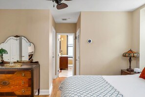 1 quarto, camas com colchões pillow-top, ferros/tábuas de passar roupa