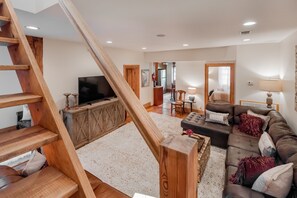 Smart TV, stereo - Rustic Charleston Single with Rooftop Deck (Charleston)