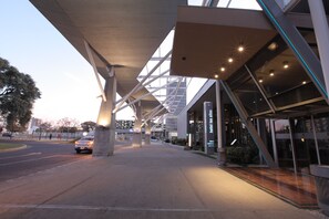 A modern hotel entrance with a covered walkway, large windows, and a visible sign for 'Hotel Los Silos'. - Los Silos Hotel (Santa Fe)