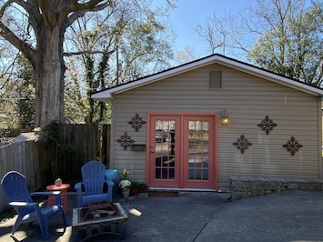 Image of Charming and cozy carriage house