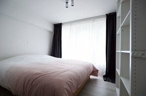 2 bedrooms, in-room safe, desk, WiFi