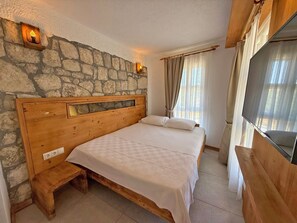 Economy Room, City View | Frette Italian sheets, premium bedding, minibar, free WiFi - Onal Tas Konak (Bozcaada)