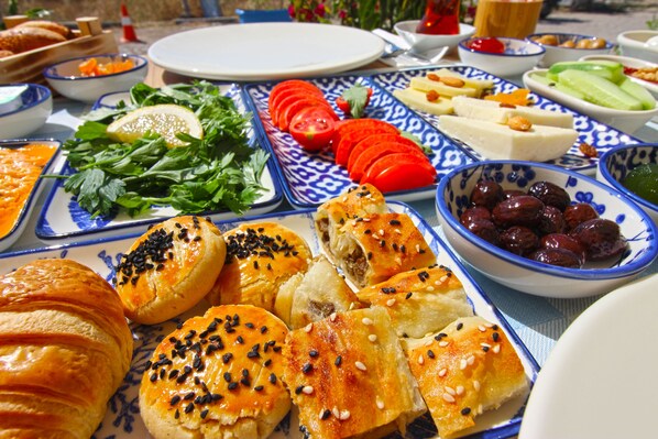 Alimentos y bebidas