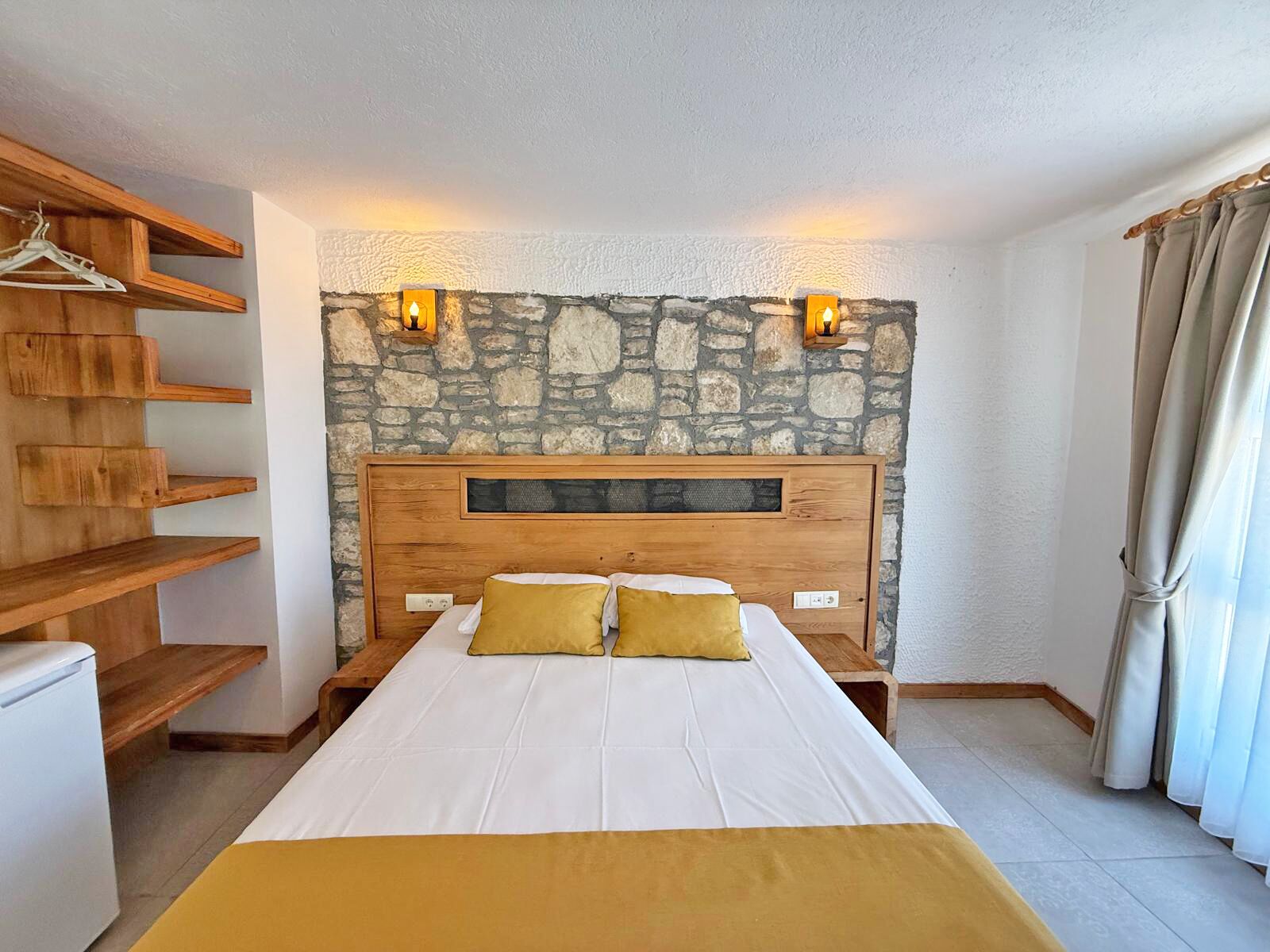 Deluxe Studio Suite, Hill View | Frette Italian sheets, premium bedding, minibar, free WiFi