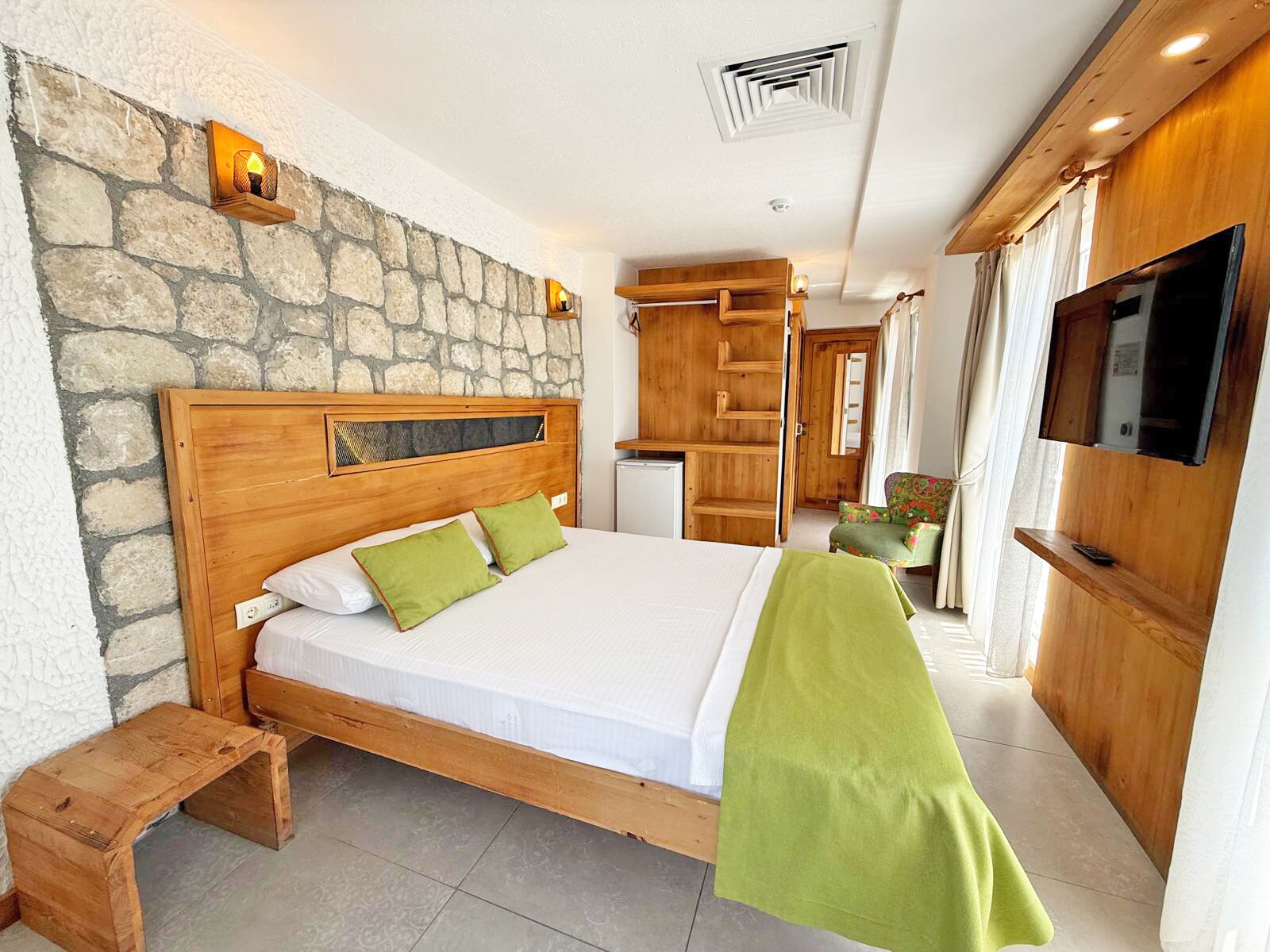 Deluxe Room, Sea View | Frette Italian sheets, premium bedding, minibar, free WiFi