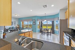 Fridge, microwave, oven, stovetop - Private Pool Star Wars Themed Bedroom and Home Theater in Windsor Hills Resort (Kissimmee)