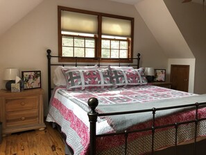 4 bedrooms, desk, iron/ironing board, free WiFi