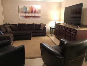 TV, fireplace, Netflix, Hulu